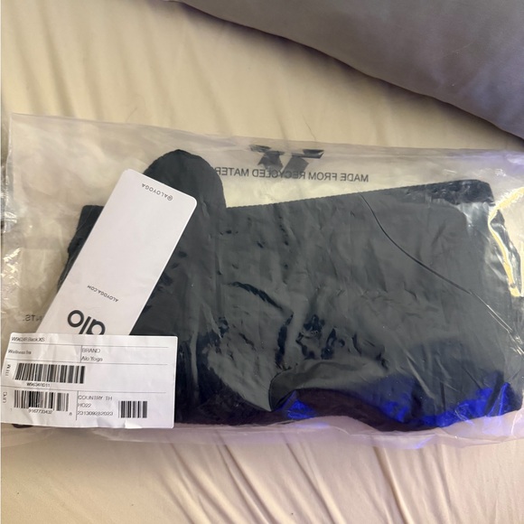 ALO Yoga Black Sports Bra - Picture 3 of 5